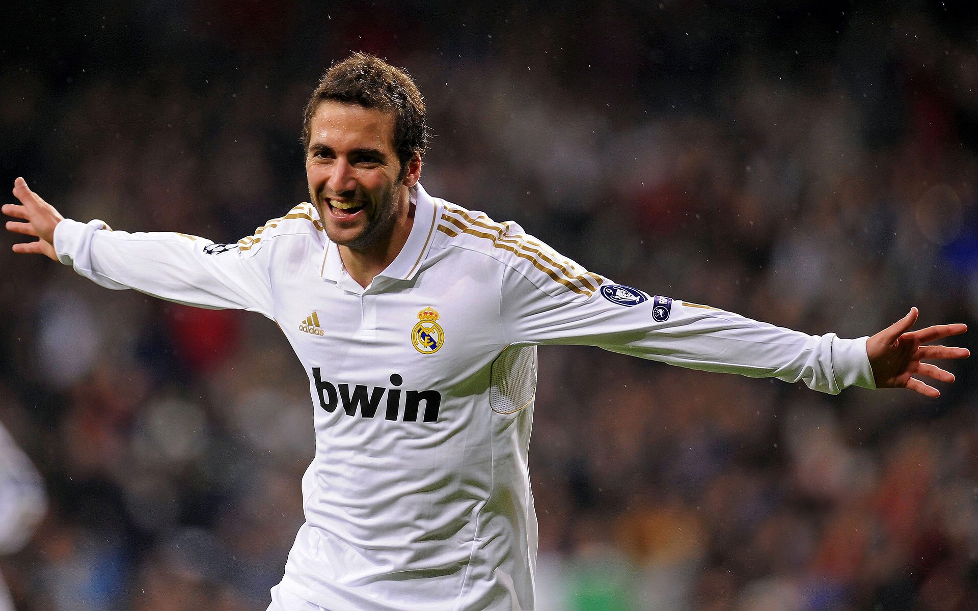 博卡青年门将高接低挡，力保球门，博卡青年2020主场球衣