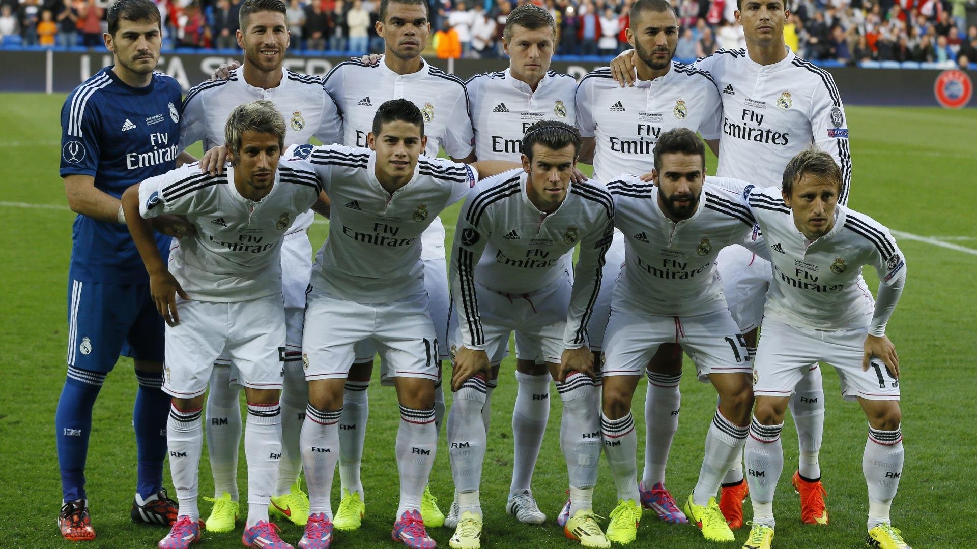 博卡青年门将高接低挡，力保球门，博卡青年2020主场球衣