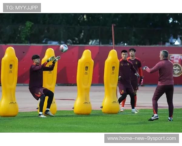 国足球员恢复训练全队备战积极，国足 训练